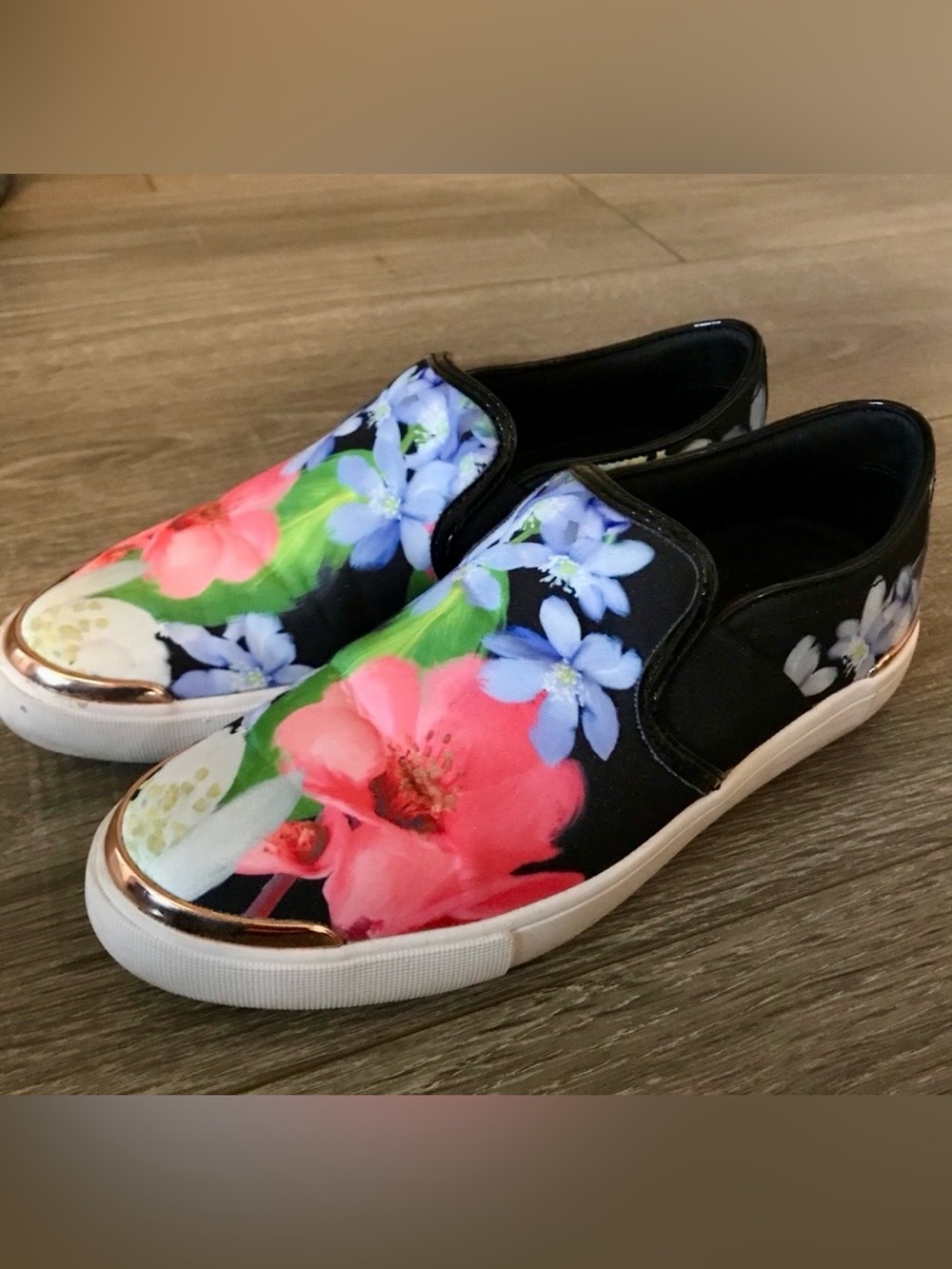 Ted Baker Laulei hibiscus floral Slip On rounded toe flats sneakers 9